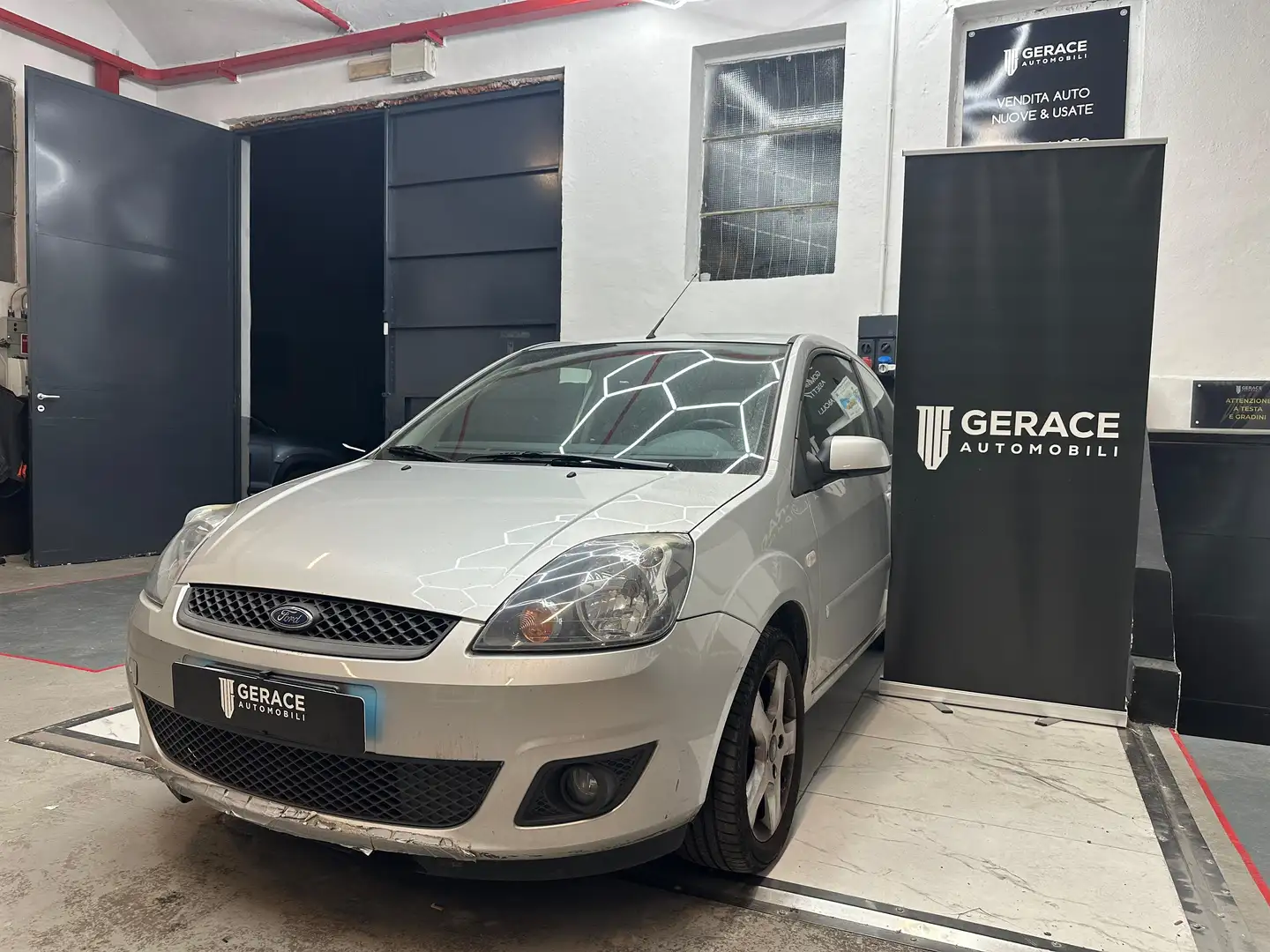 Ford Fiesta Fiesta V 2006 3p 1.4 tdci Titanium Argent - 2