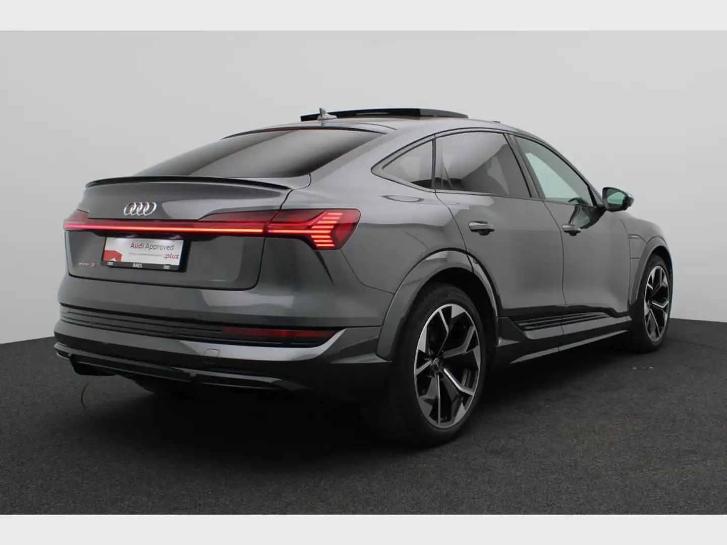 Audi e-tron Sportback S 370kW 503PK/Pano/B&O/Matrix LED Grijs - 2