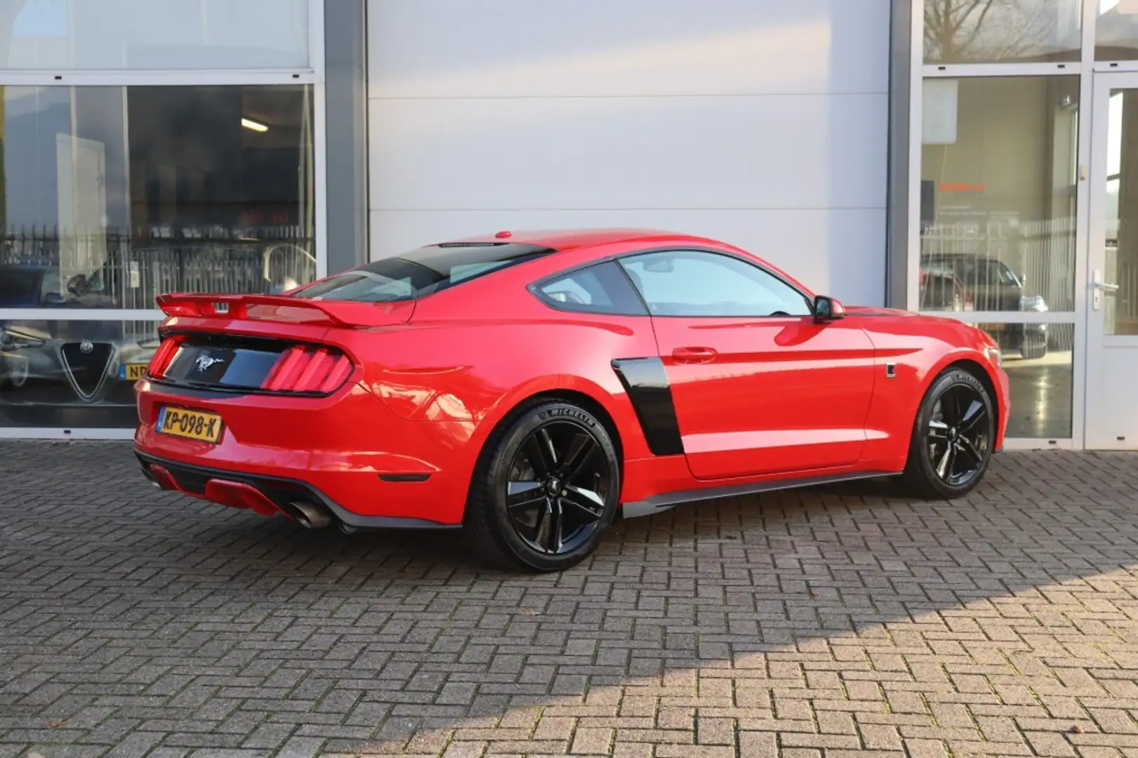 Ford Mustang FASTBACK 2.3 ECOBOOST/370PK/ROUSH UITL/6BAK/19 Rood - 2