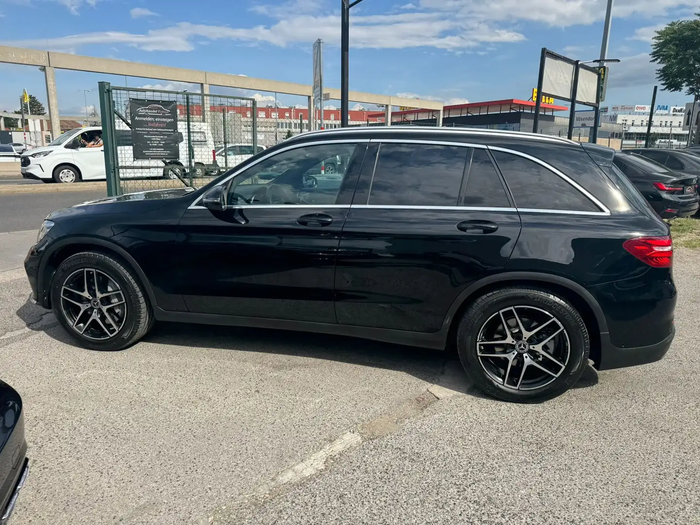 Mercedes-Benz GLC 250 d 4MATIC Aut. **AMG Line** ParkAssist LED Sitzheiz Schwarz - 2