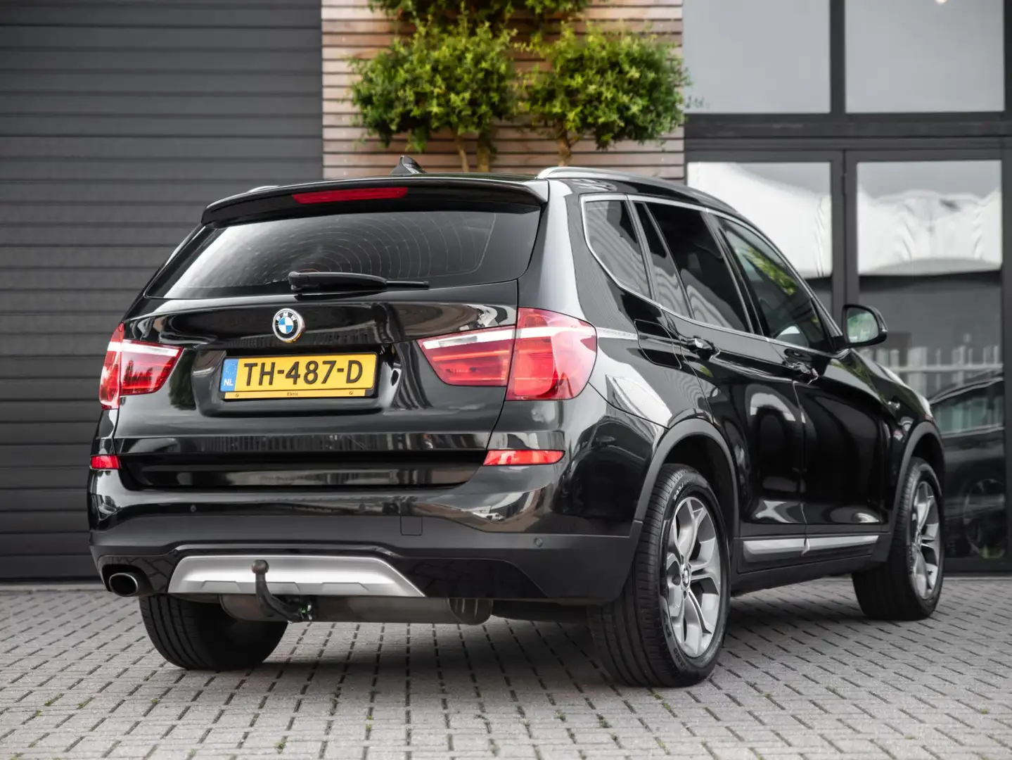 BMW X3 xDrive20i High Executive Pano Leer H&K Trekhaak Zwart - 2