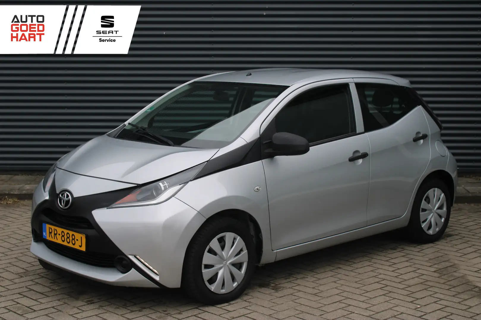 Toyota Aygo 1.0 VVT-i x-fun Grijs - 1
