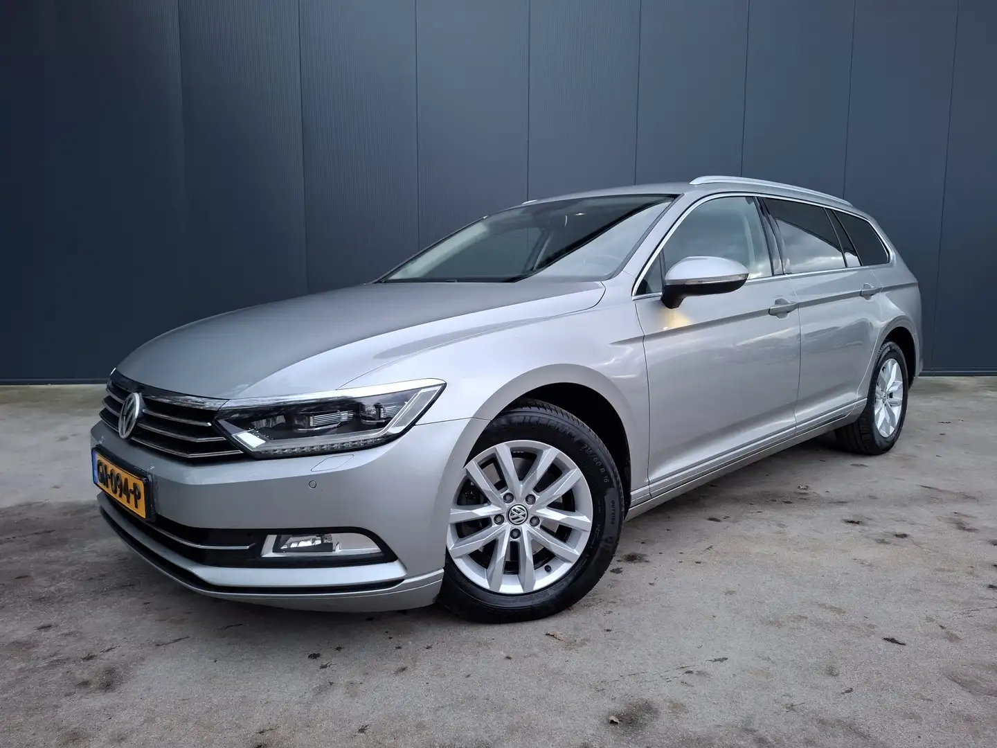 Volkswagen Passat Variant 1.6 TDI Comfortline LED NAVI CRUISE ECC TREKHAAK Gris - 1
