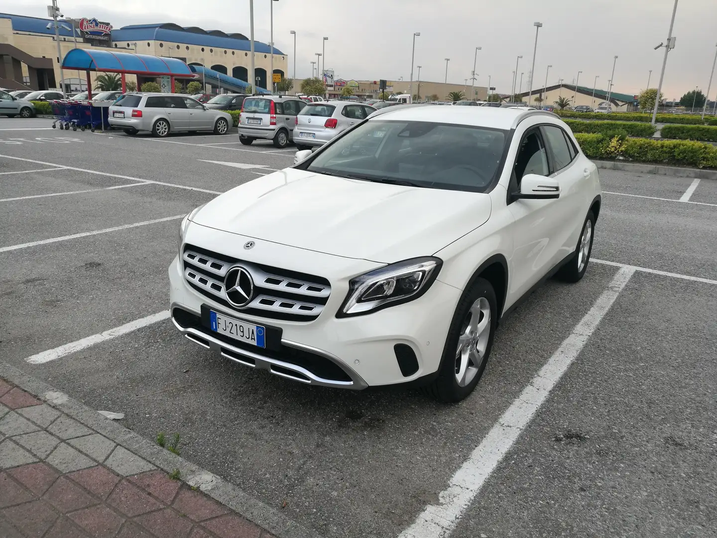 Mercedes-Benz GLA 200 GLA 200 d (cdi) Sport auto Bianco - 1