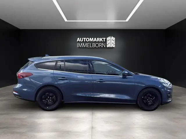 Ford Focus view 11