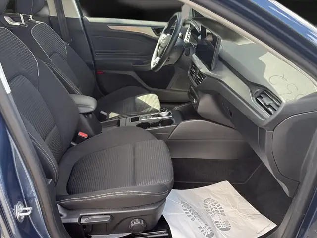 Ford Focus view 14