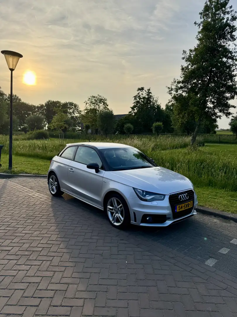Audi A1 1.2 TFSI Pro Line S Grijs - 1
