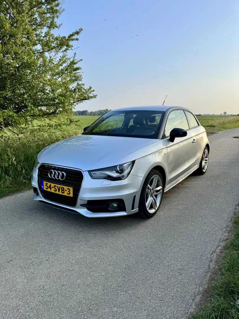 Audi A1 1.2 TFSI Pro Line S Grijs - 2