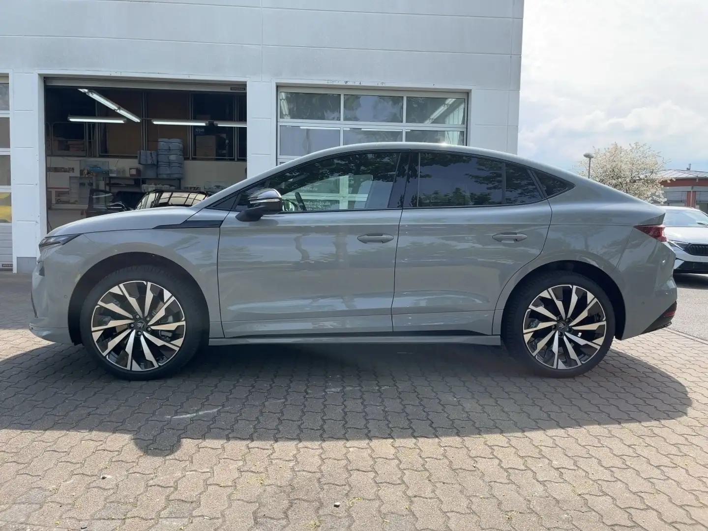 Skoda Enyaq Coupé 85 Sportline Matrix Navi AHK Pano ACC Gris - 2