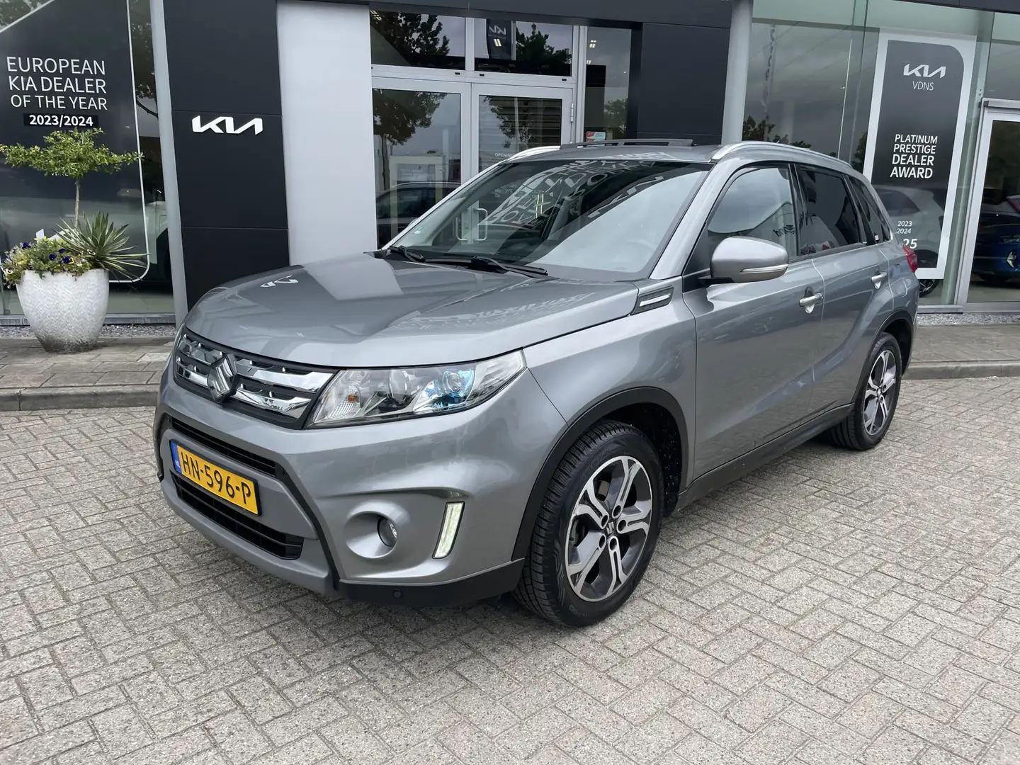 Suzuki Vitara 1.6 High Executive info Roel 0492-588951 Grau - 2
