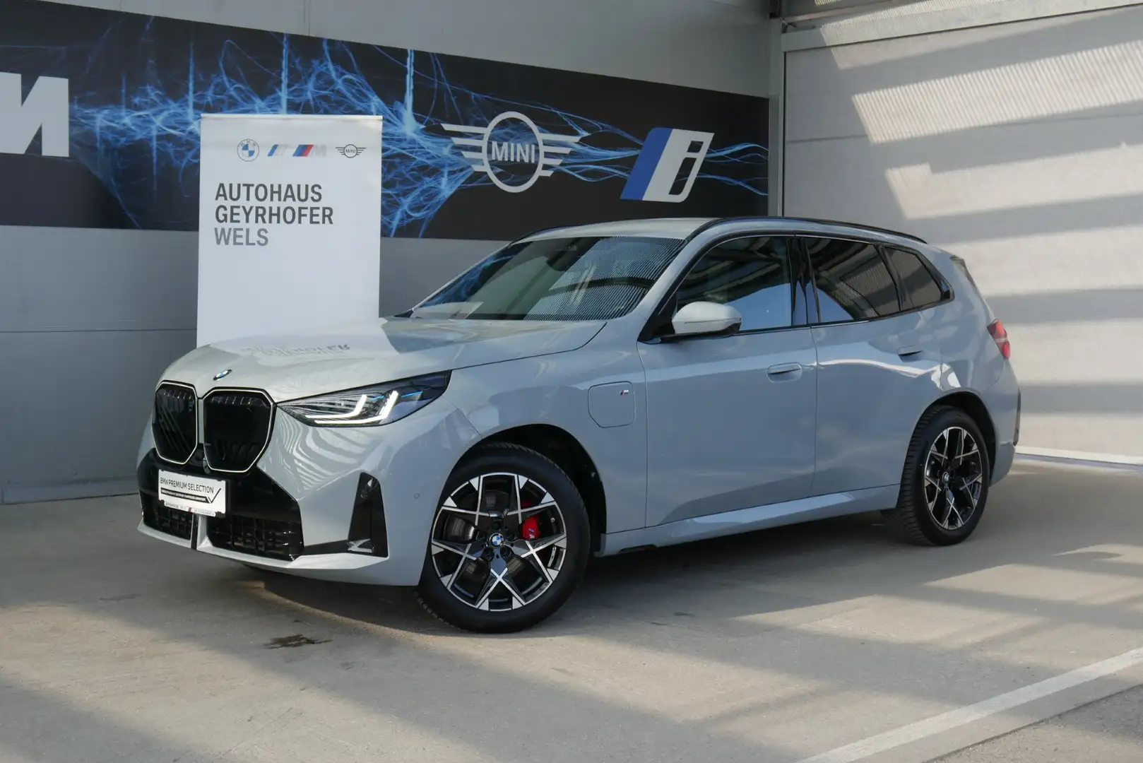 BMW X3 30e xDrive *M-Paket Pro/AHK/360°/H&K Sound/HUD/Innovations Paket* Grau - 1