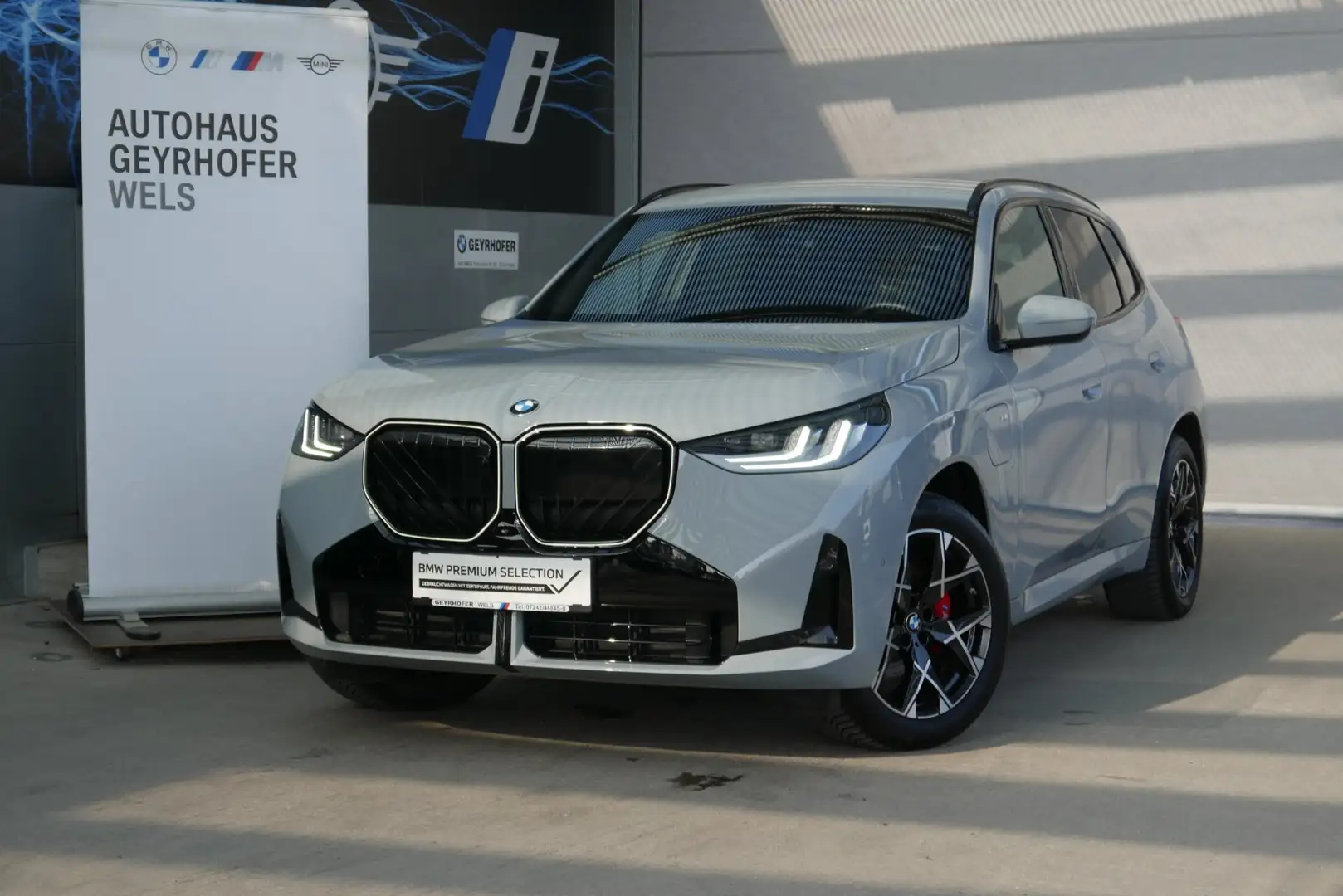 BMW X3 30e xDrive *M-Paket Pro/AHK/360°/H&K Sound/HUD/Innovations Paket* Grau - 2