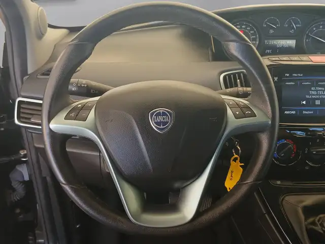 Lancia Ypsilon view 12