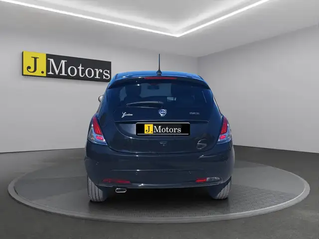 Lancia Ypsilon view 4