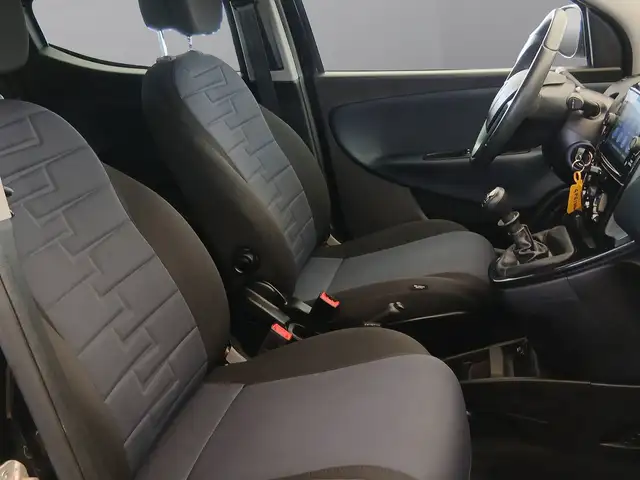 Lancia Ypsilon view 10