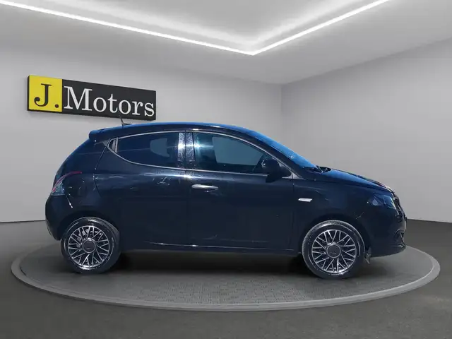 Lancia Ypsilon view 6