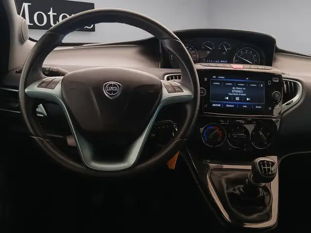 Lancia Ypsilon view 11