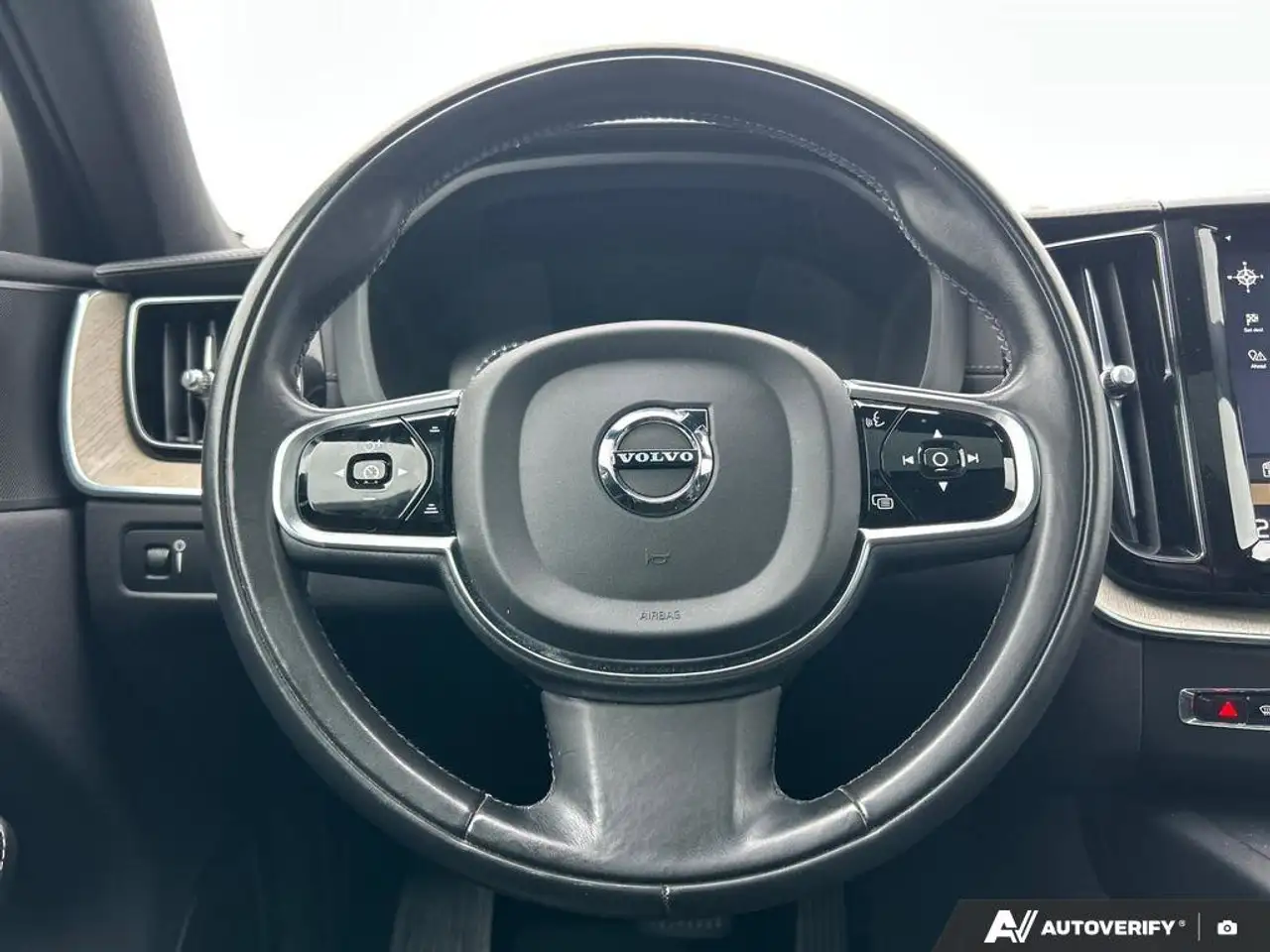 Volvo XC60 снимка Volvo XC60