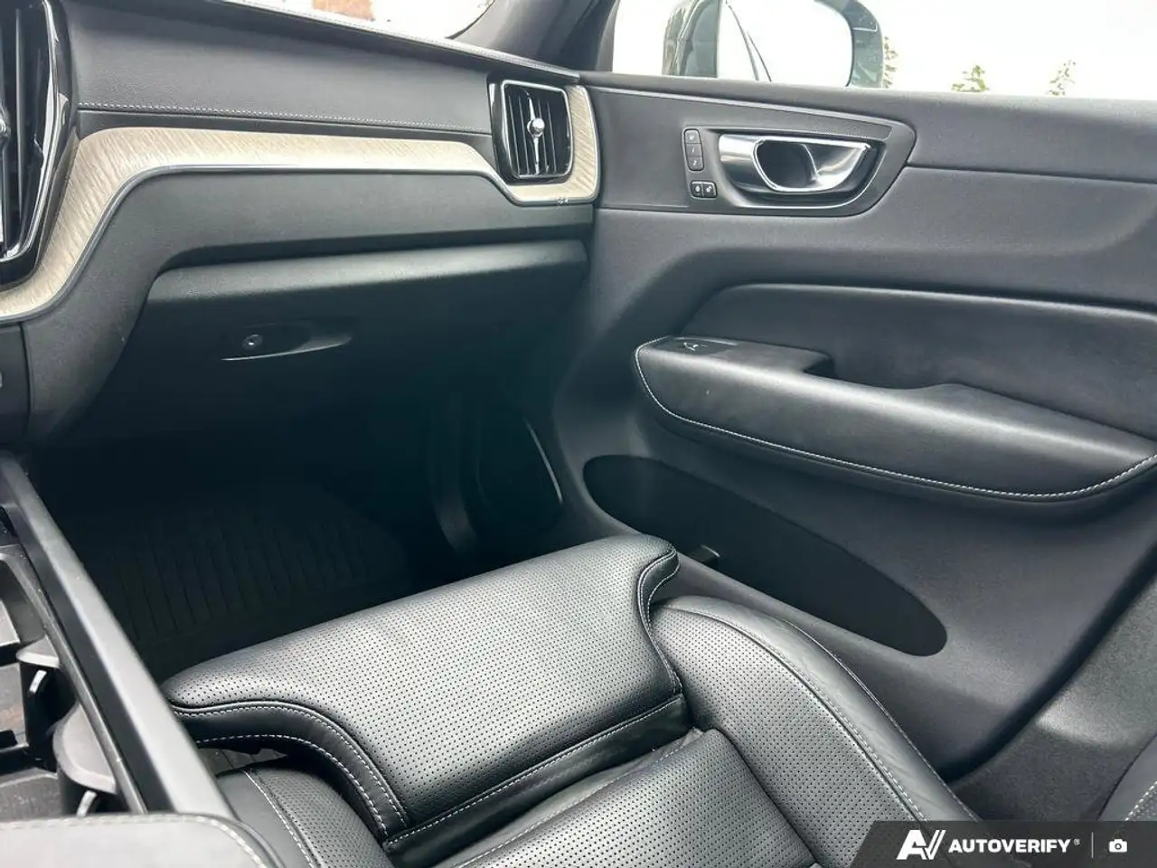 Volvo XC60 снимка Volvo XC60
