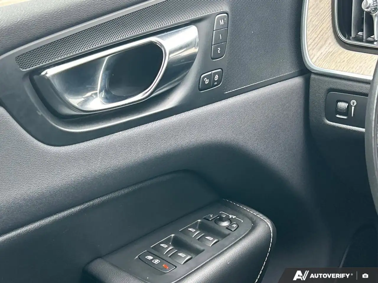 Volvo XC60 снимка Volvo XC60