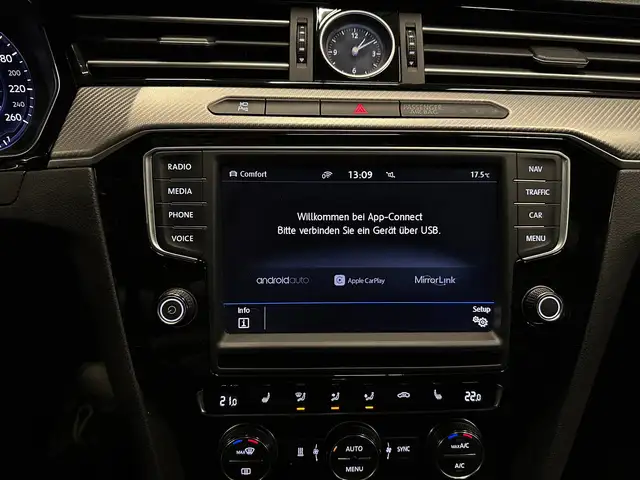 Volkswagen Passat view 24