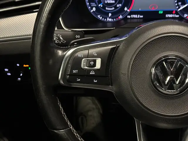 Volkswagen Passat view 19