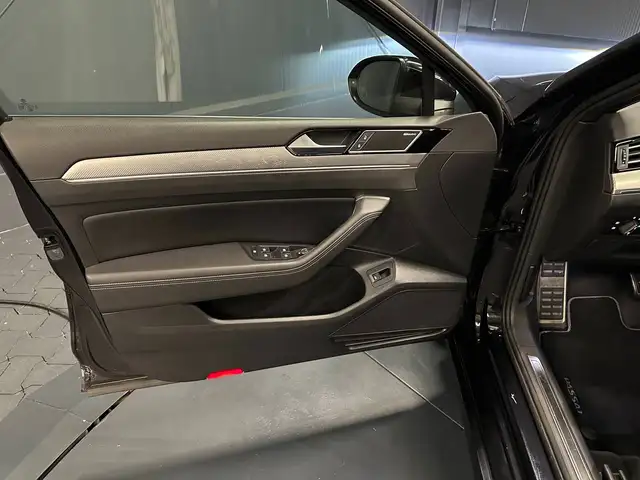 Volkswagen Passat view 14