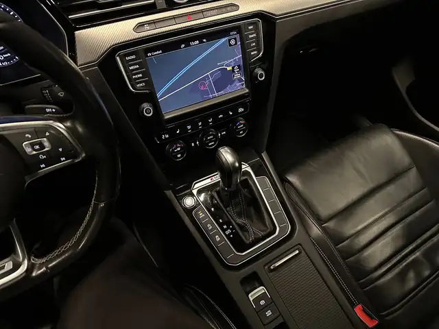 Volkswagen Passat view 20