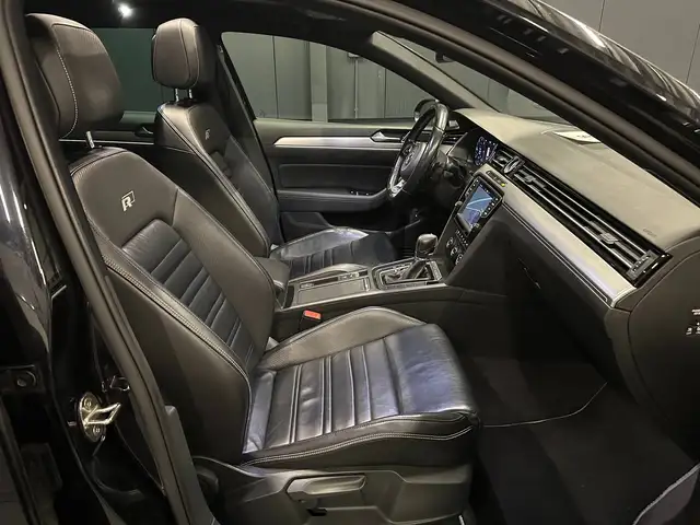 Volkswagen Passat view 11