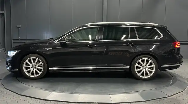 Volkswagen Passat view 2
