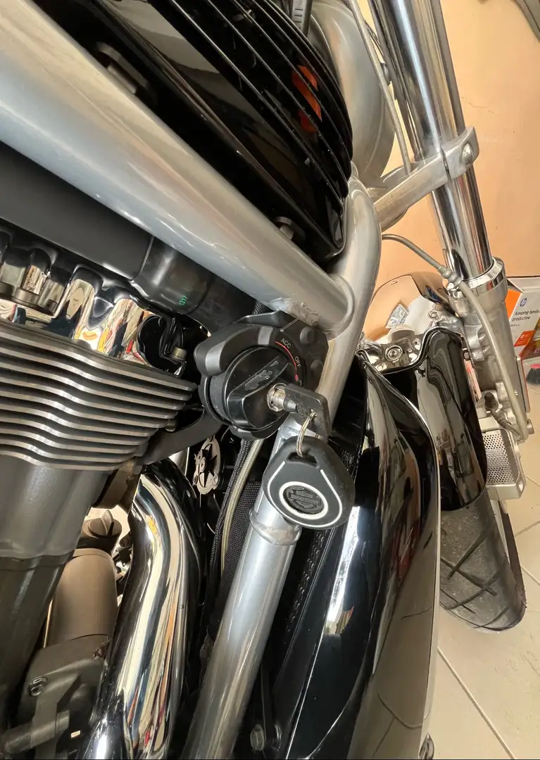 Harley-Davidson VRSC V-Rod castom crna - 2
