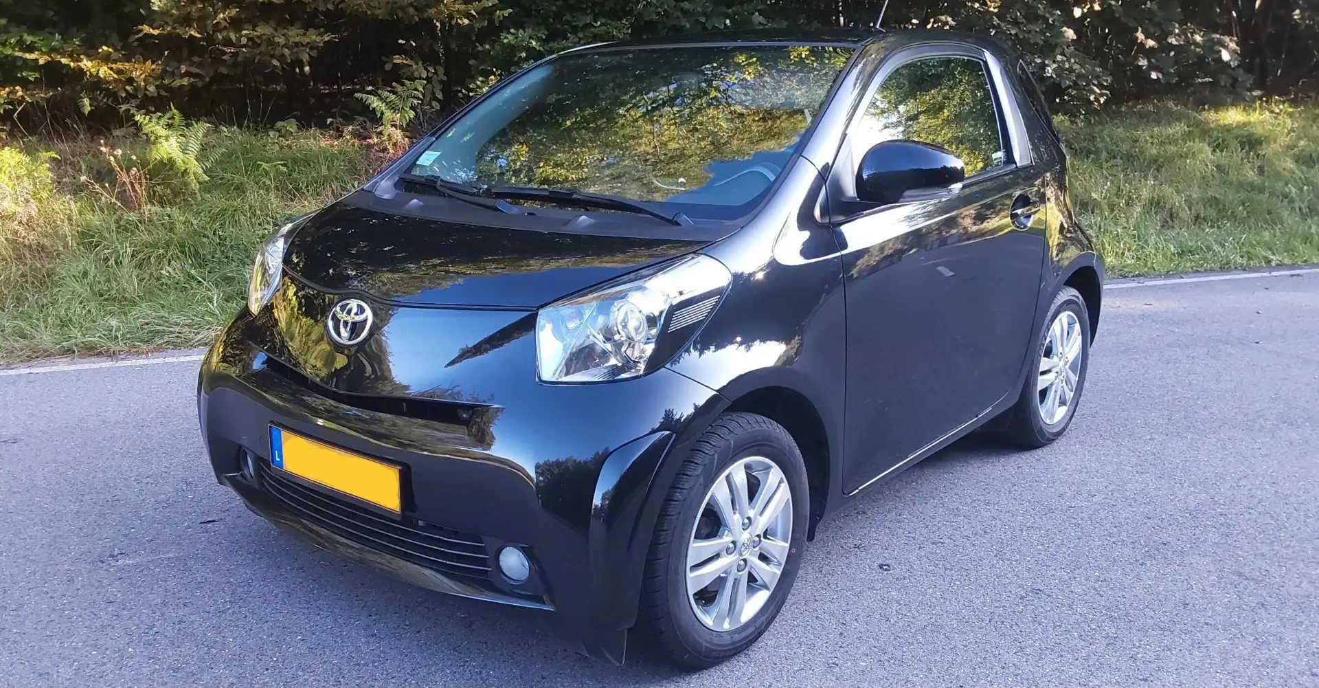Toyota iQ D-4D – 90 CV - 6 Vitesses – PEU KILOMETRE Noir - 1