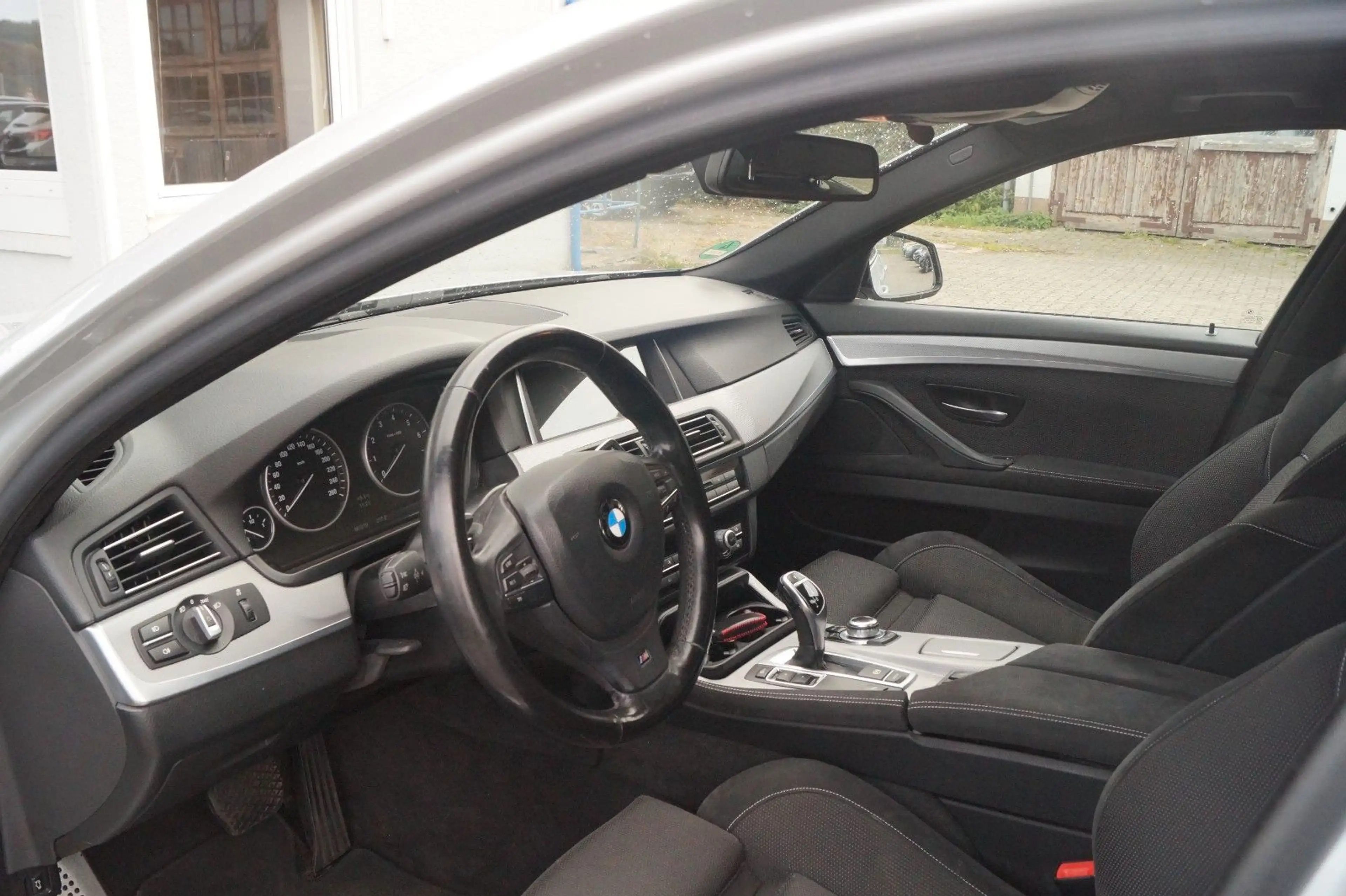 BMW 523 i M Sport M Sportpaket — photo 13