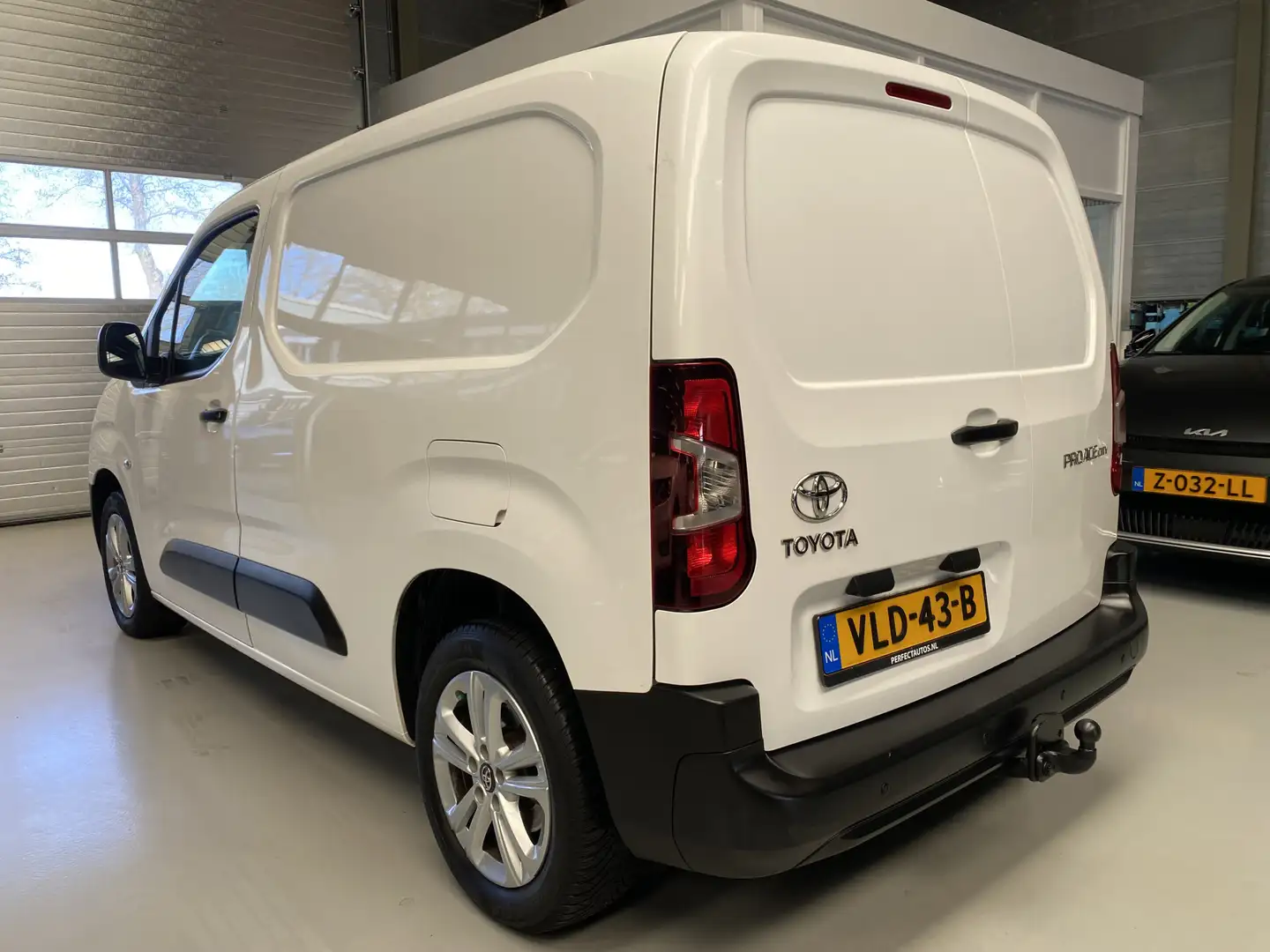 Toyota Proace City 1.5 D-4D Cool Comfort Airco, Automaat, Cruise Wit - 2