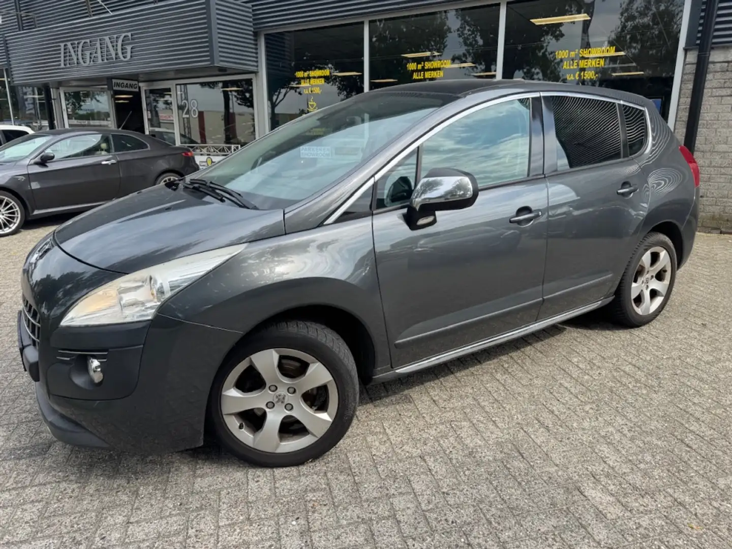 Peugeot 3008 1.6 THP Style Grijs - 1