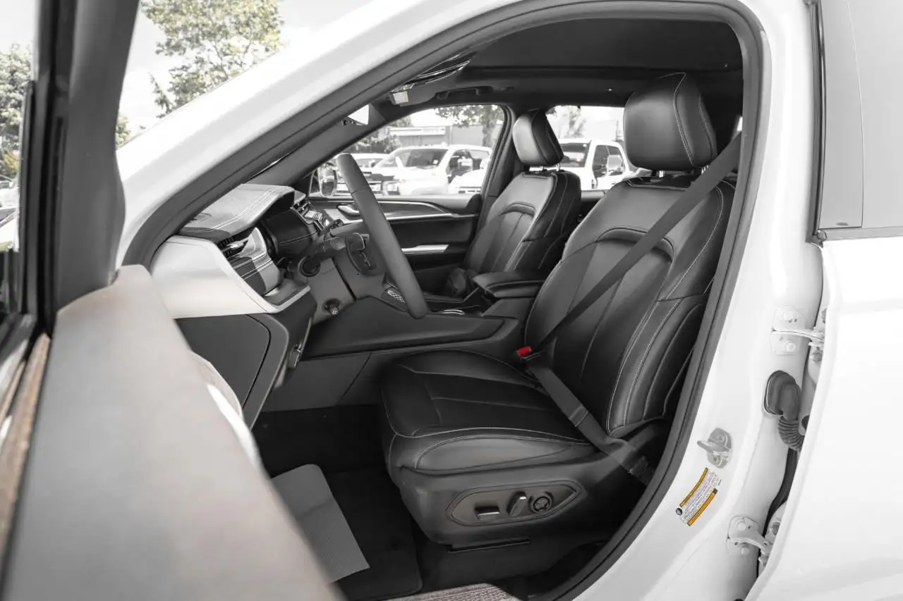 Jeep Grand Cherokee photo Jeep Grand Cherokee