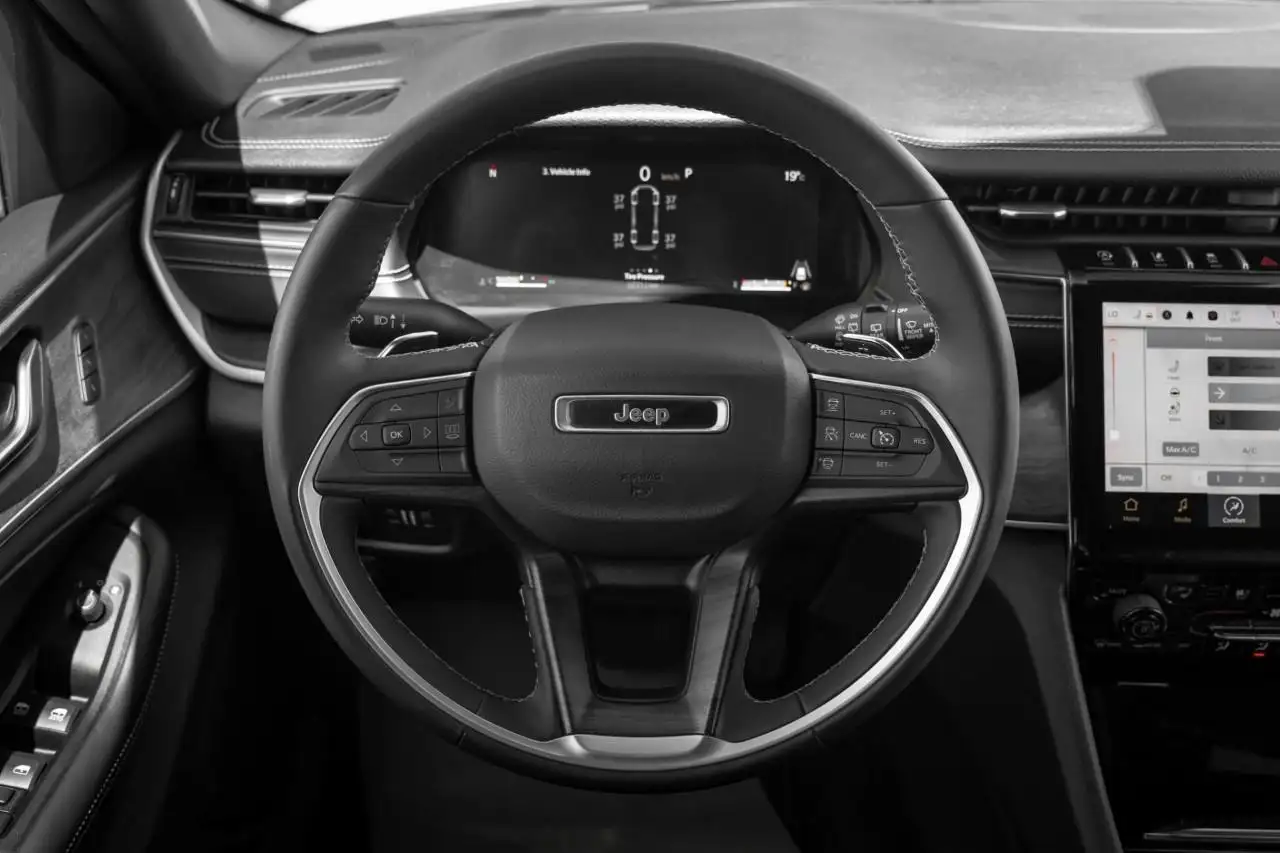 Jeep Grand Cherokee photo Jeep Grand Cherokee