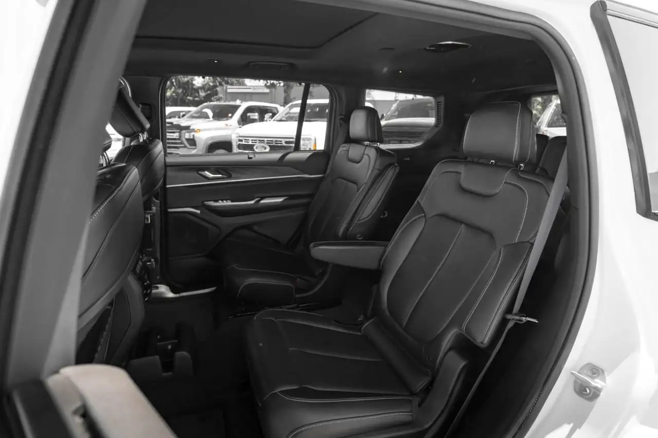 Jeep Grand Cherokee photo Jeep Grand Cherokee