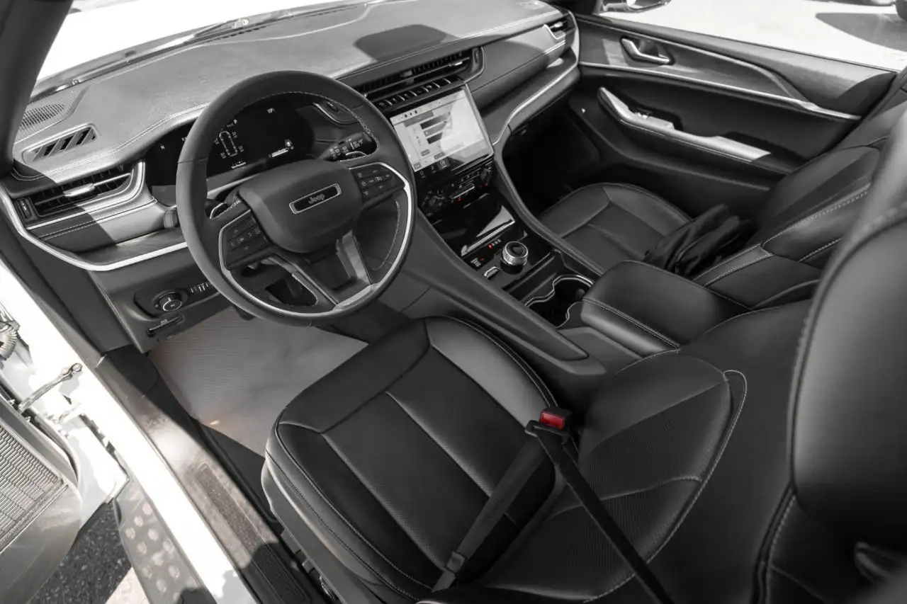 Jeep Grand Cherokee photo Jeep Grand Cherokee