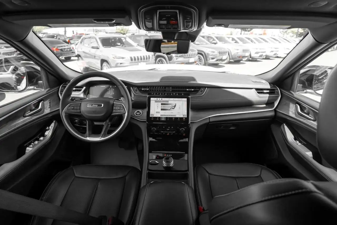 Jeep Grand Cherokee photo Jeep Grand Cherokee