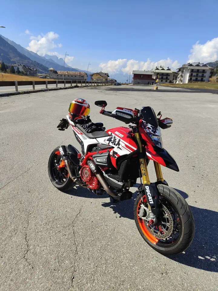 Ducati Hypermotard 939