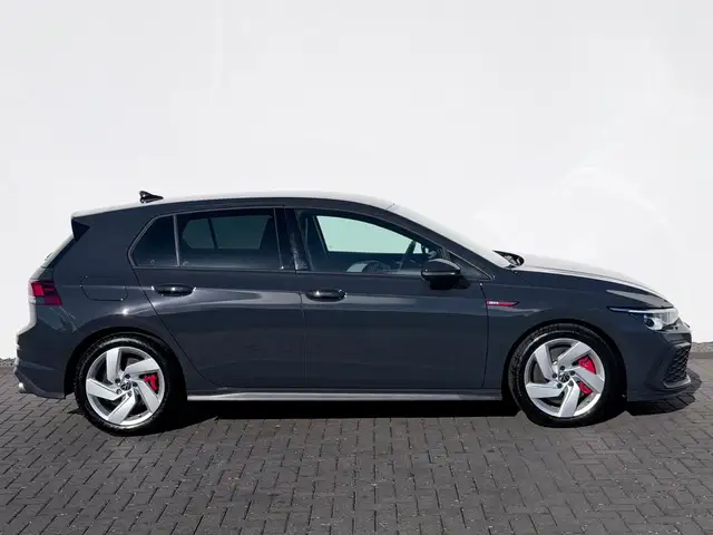 Volkswagen Golf view 4