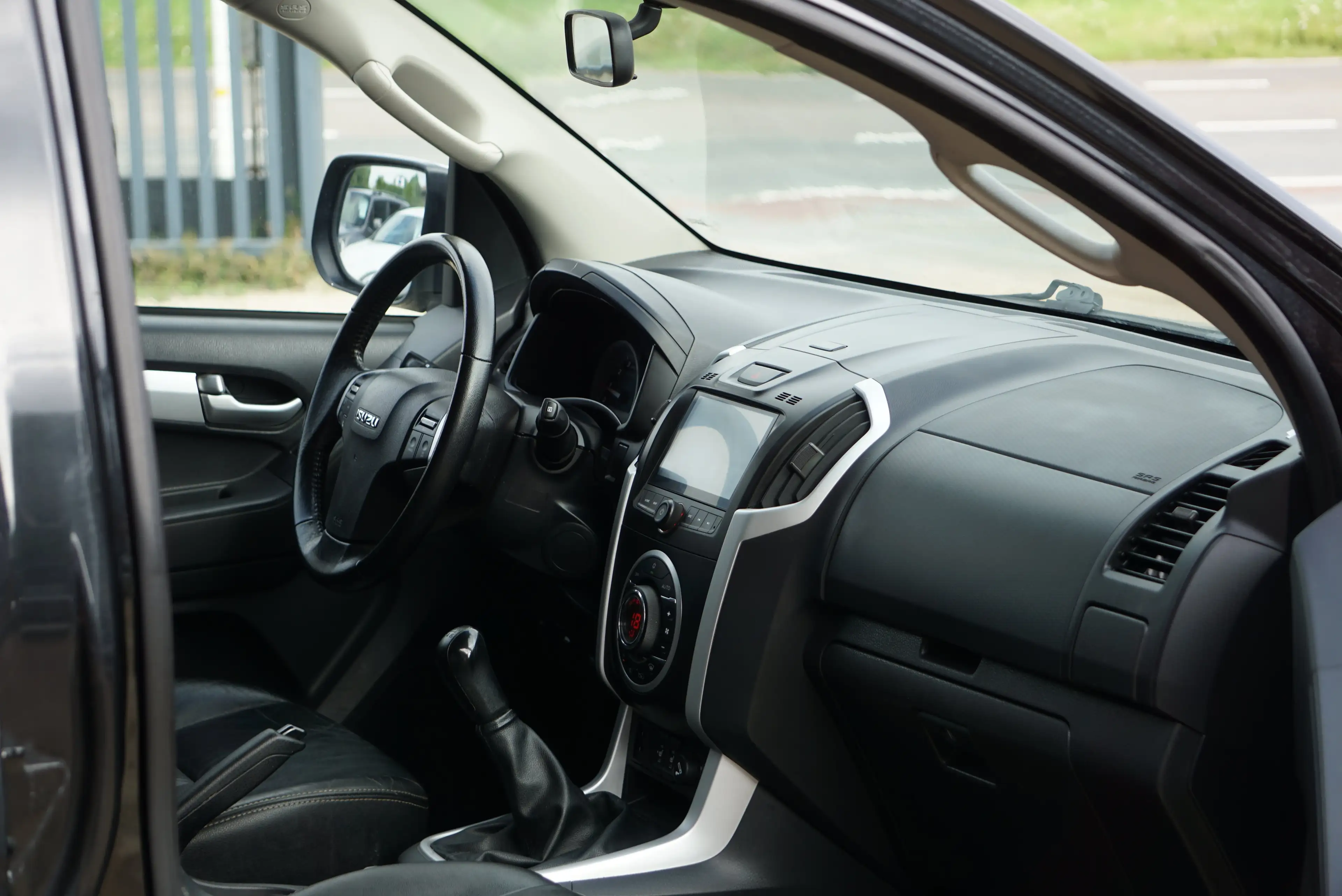 Isuzu D-Max 1.9 Turbo D 4WD UTLITAIRE NAVI CAMERA RADAR AV AR — photo 10