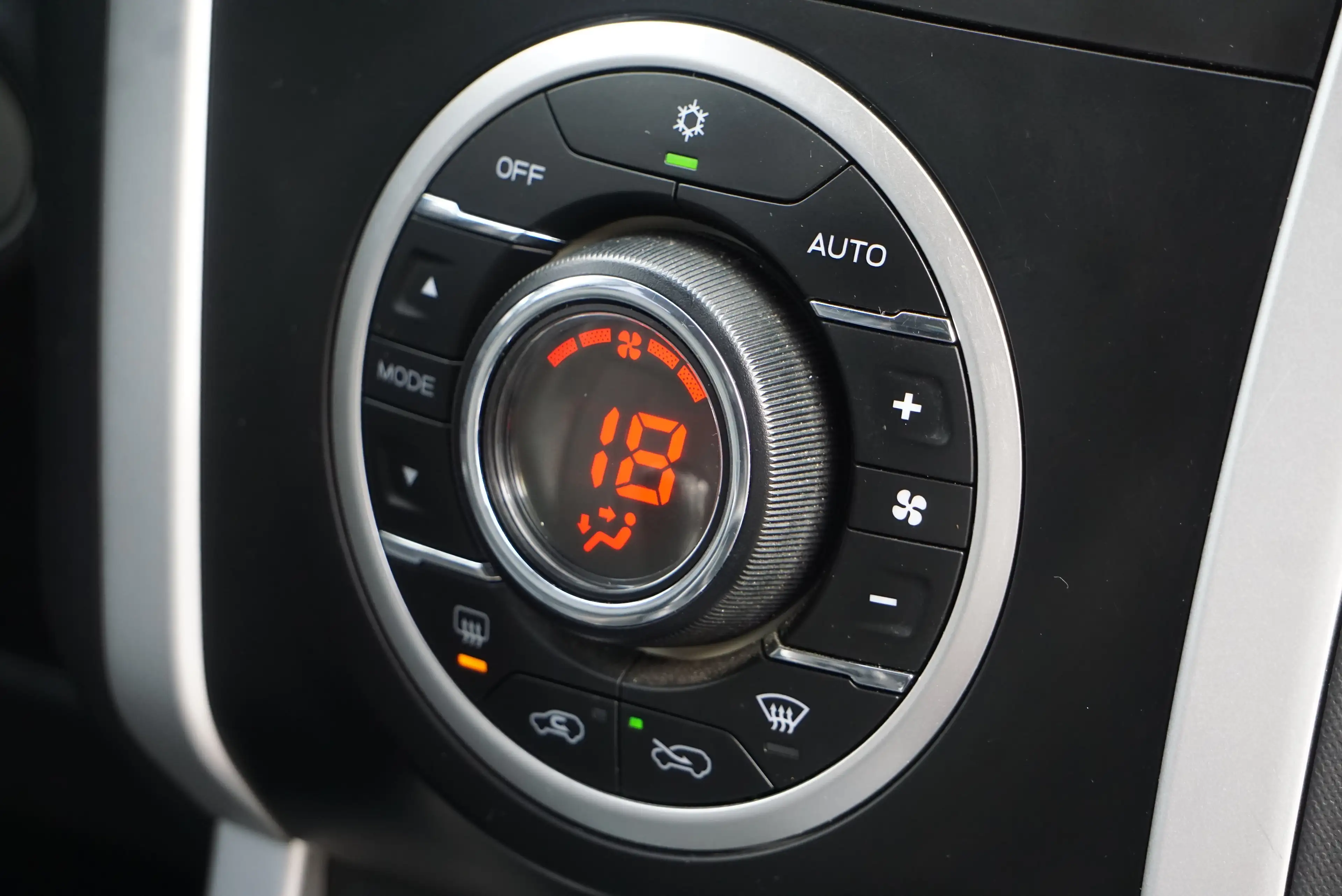 Isuzu D-Max 1.9 Turbo D 4WD UTLITAIRE NAVI CAMERA RADAR AV AR — photo 12