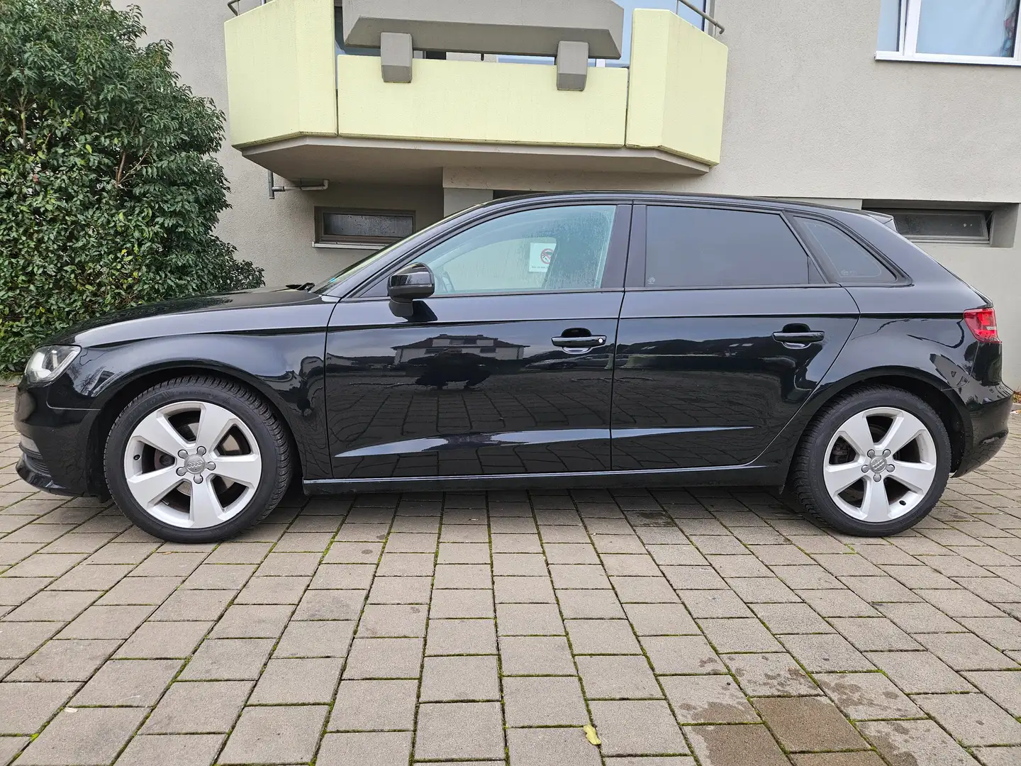 Audi A3 Sportback Schwarz - 1