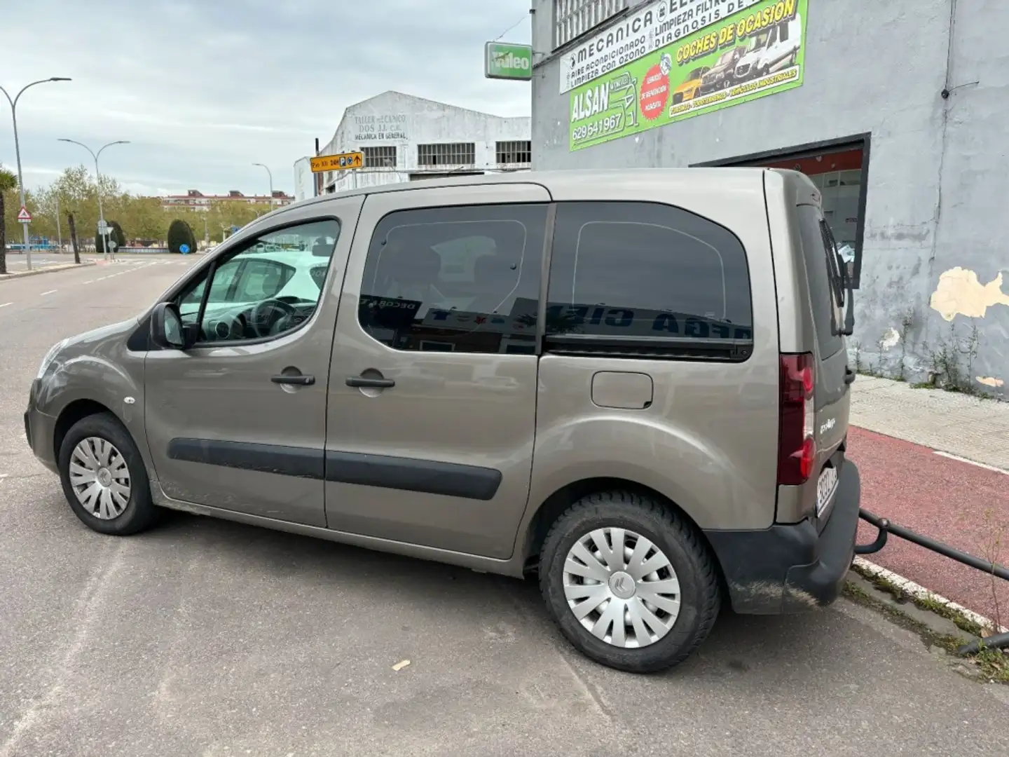 Citroen Berlingo B. Multispace 1.6BlueHDi 20 Aniversario 1 Marrón - 2