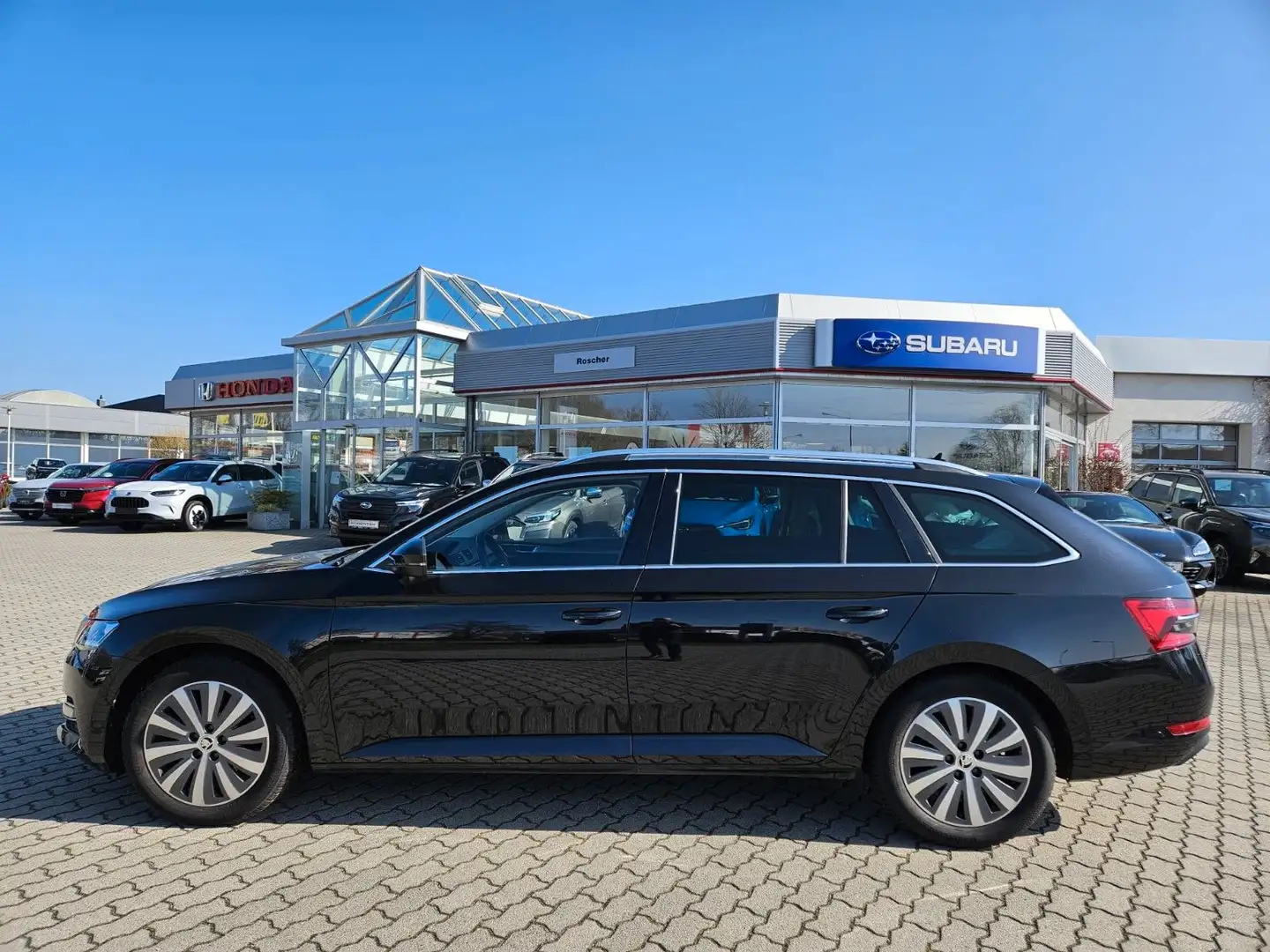 Skoda Superb 2,0 TDi Combi Style DSG Schwarz - 1