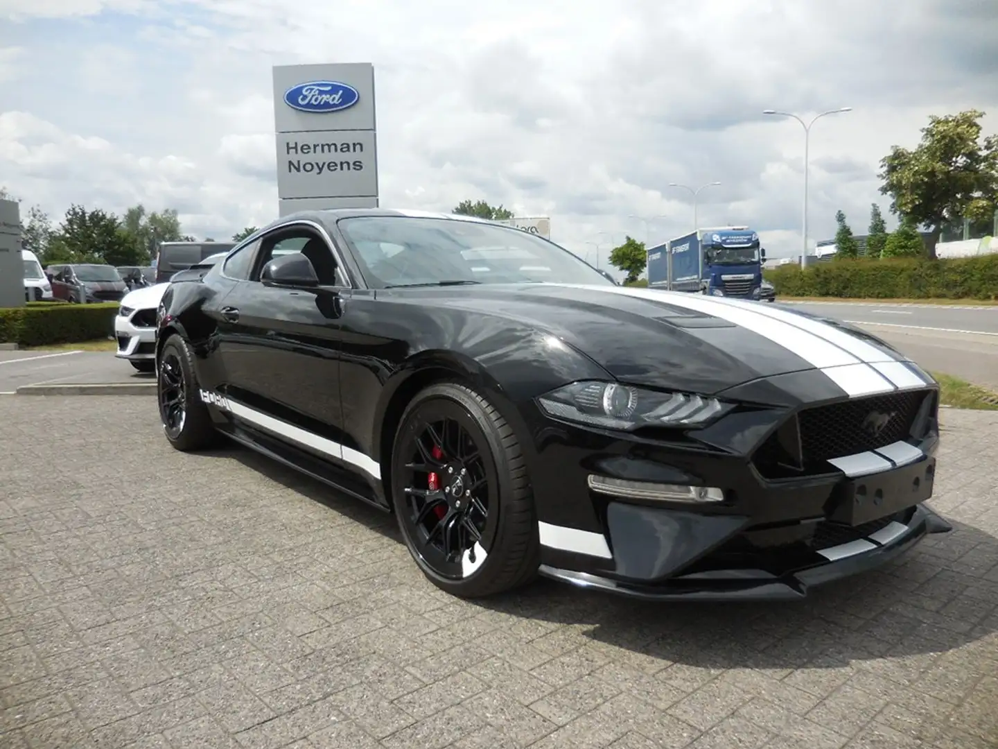 Ford Mustang Noir - 1