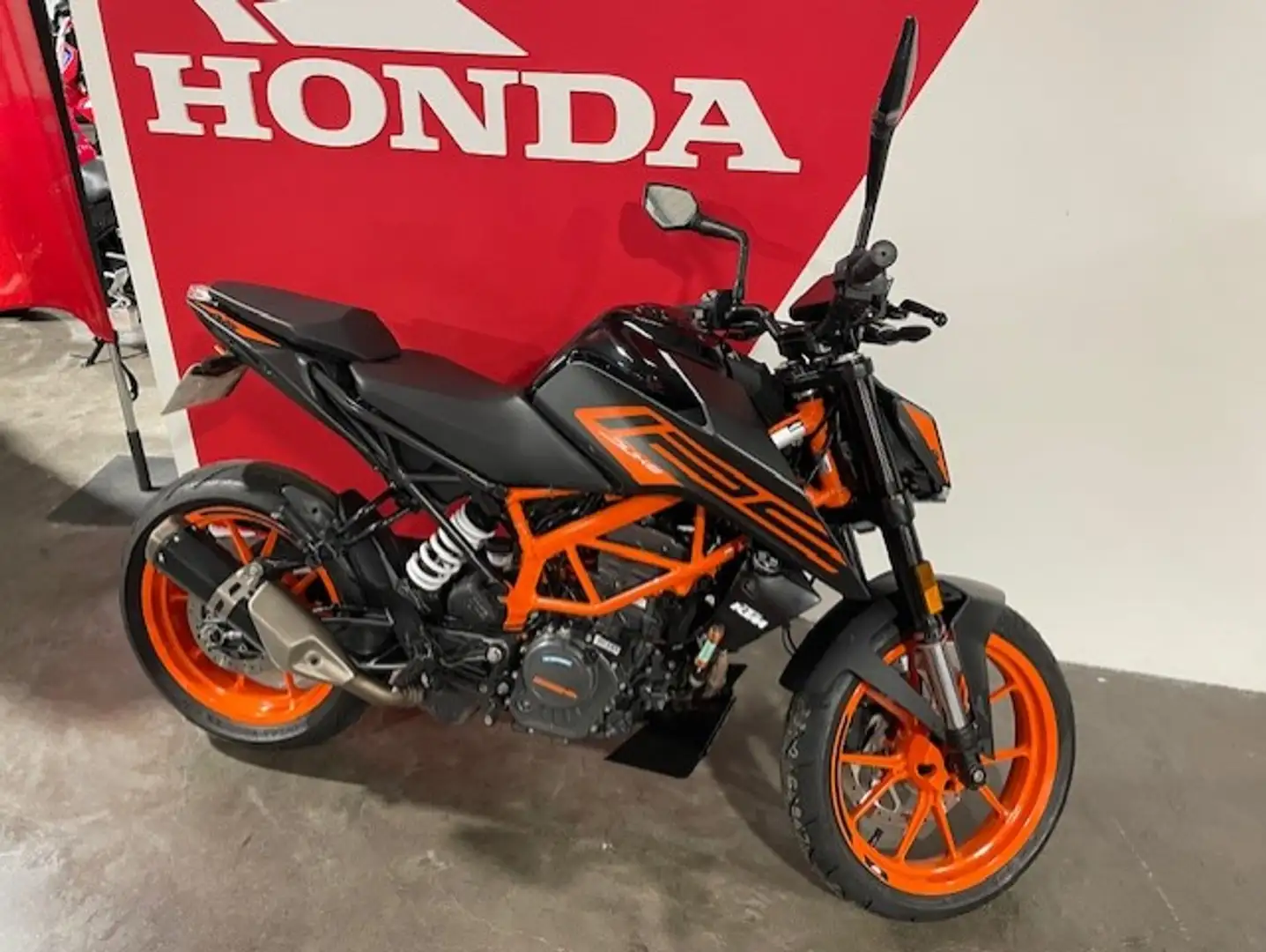 KTM 125 Duke Noir - 1