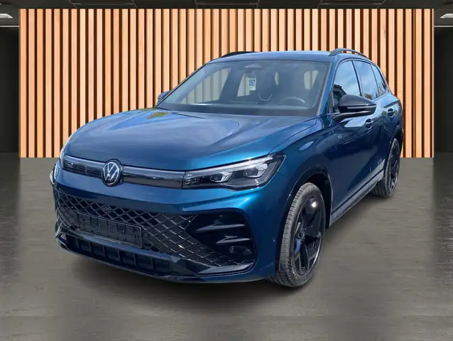 Volkswagen Tiguan view 2